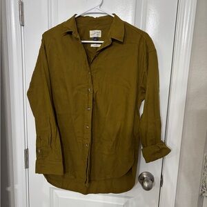 Universal Thread Women's Green Button-Down Shirt